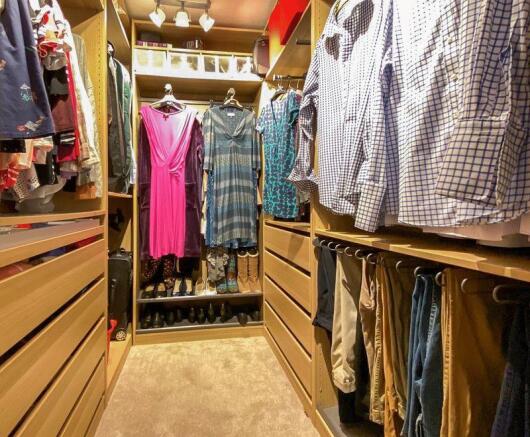 Master Wardrob...