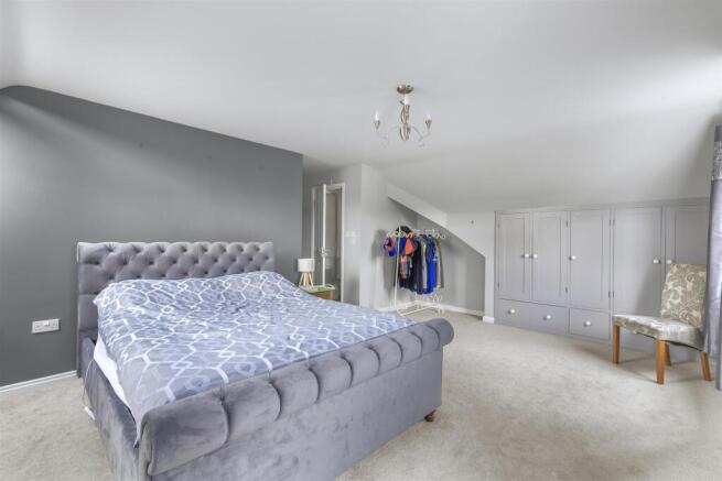 2 bed Apartment for sale Image 4