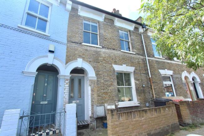 Belfast Road, N16