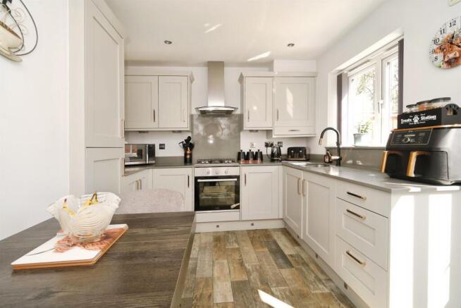2 bed Semi-Detached for sale Image 6