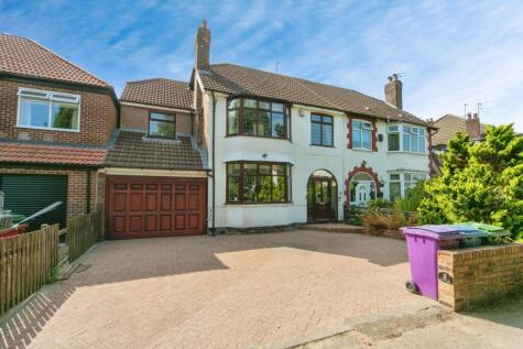 Cooper Avenue South, Liverpool, Merseyside, L19