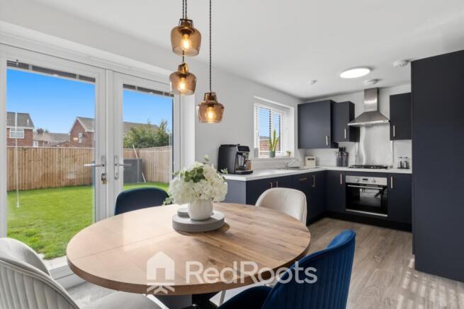 4 bed Link Detached House for sale Image 8