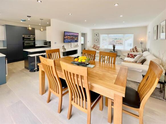 33 Churston Way 5.JPG