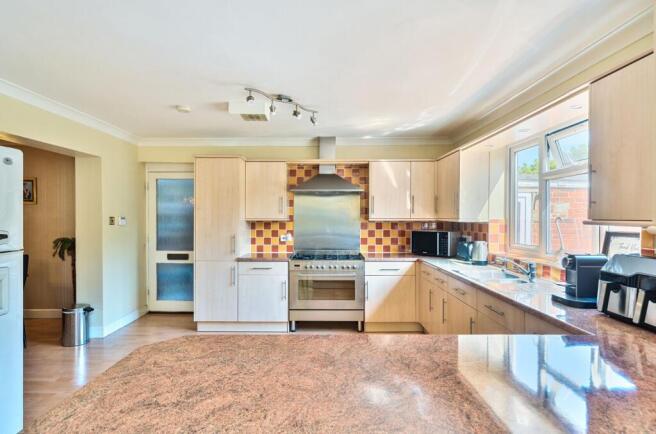 43-682336d371540-...