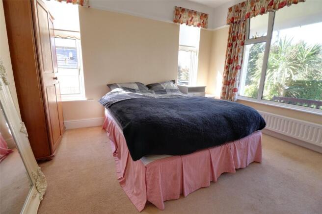 Dining Room/Bed 4