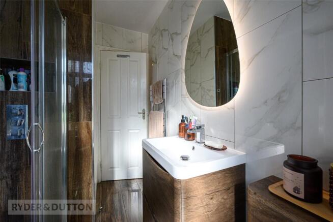 3 bed Terraced for sale Image 9