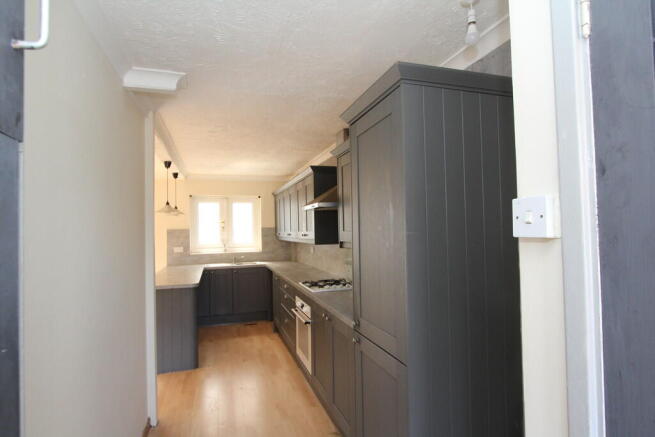 3 bed Terraced to rent Image 4