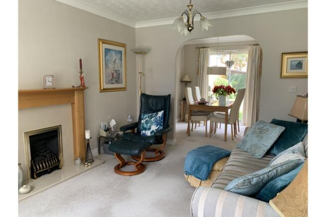 Lounge/Dining Room