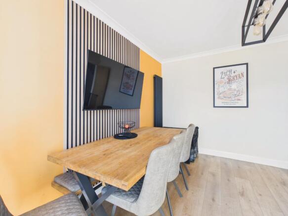4 bed Semi-Detached for sale Image 11