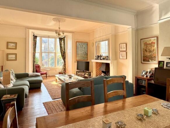 Lounge/Dining Room