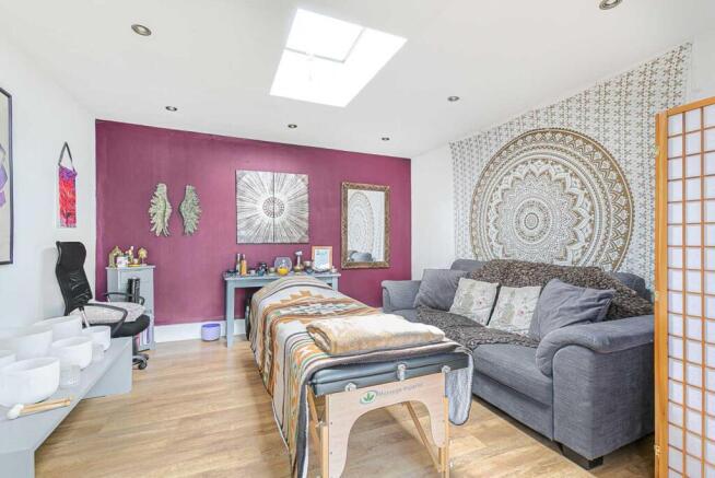 Bourne Hill, Palmers Green, N13 photo 4