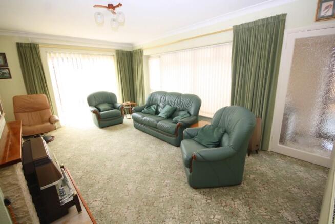18' Sitting Room (2)
