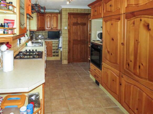 KITCHEN / DINING ROOM