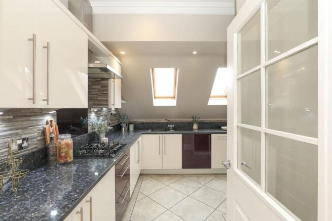 3 bed Flat for sale Image 10