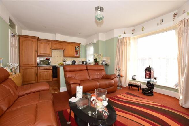 Kitchen/ Living Room