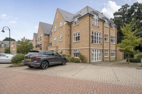 Queenswood Crescent, Englefield Green, Egham