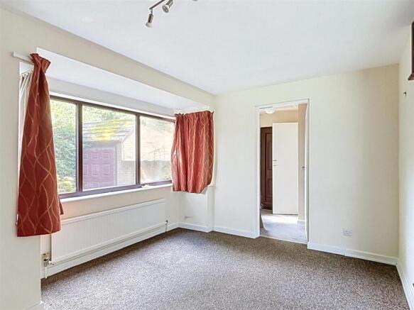 4 bed House for sale Image 8