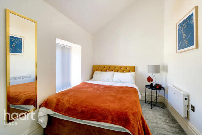 3 bed Town House for sale Image 9