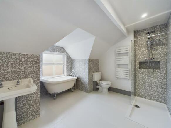 Period Style En-Suite Bathroom