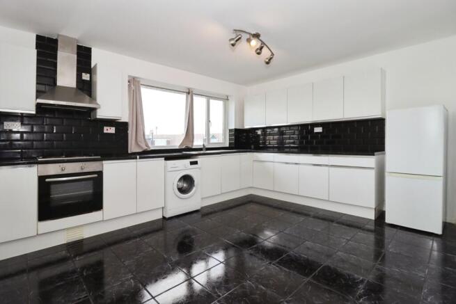 1-bed flat on Chelford Grove, Patchway, Bristol, Gloucestershire, BS34, £150,000