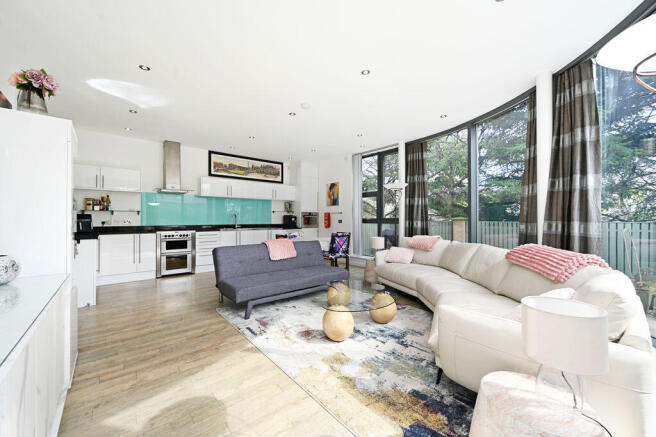 2 bed Ground Flat for sale Image 8