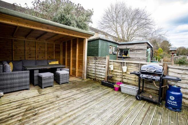 Sundeck & covered seating