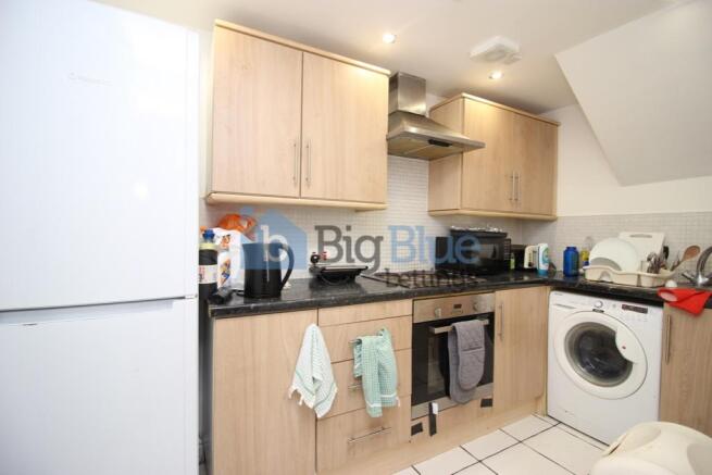 3 bed House Share to rent Image 4