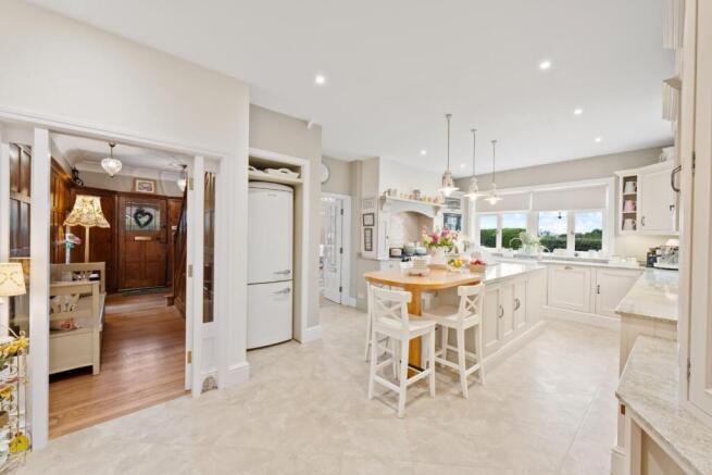 4 bed Detached for sale Image 5