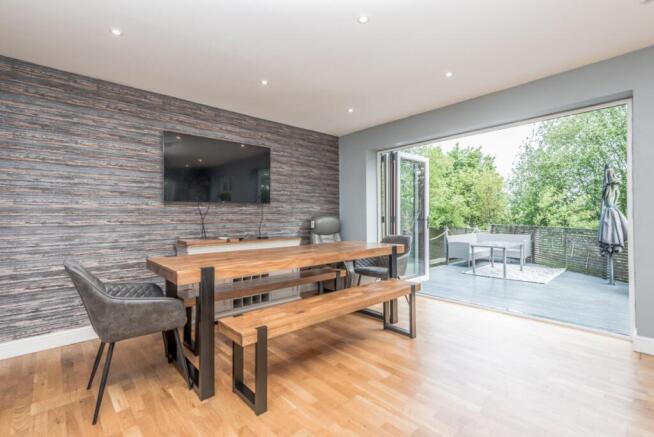 5 bed Detached for sale Image 6
