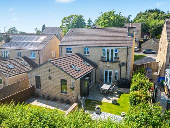 4 bed Detached for sale Image 11