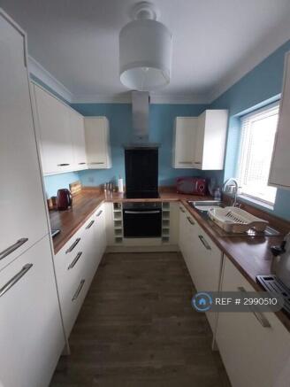 2 bed Terraced to rent Image 3