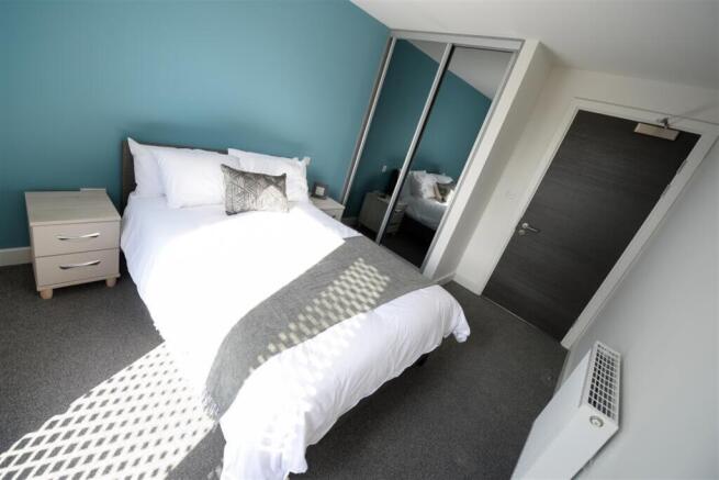 2 bed Apartment to rent Image 4