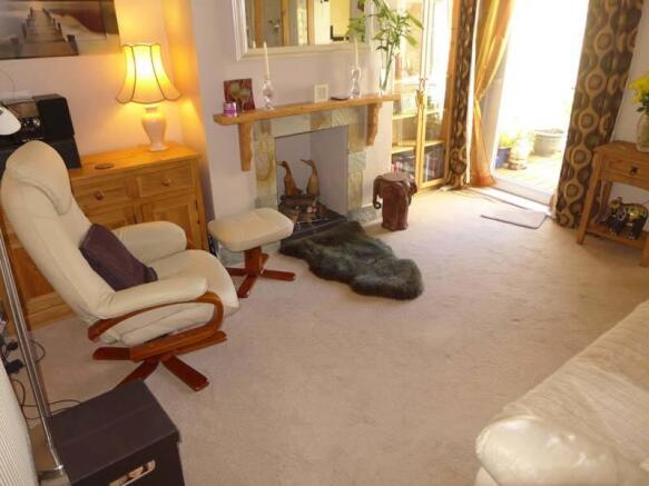 REAR LOUNGE