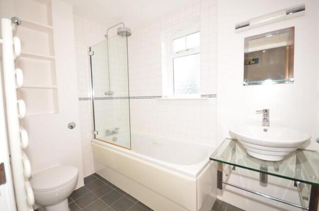 Flat-1-36-Brunswick-St-Bathroom.JPG
