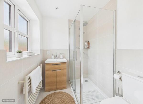 4 bed Detached for sale Image 6