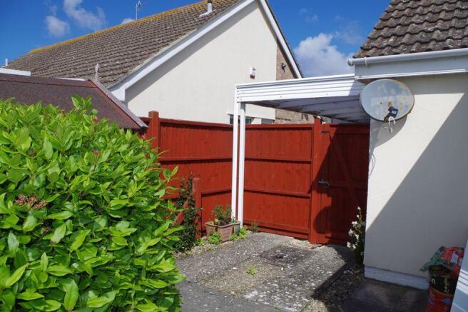 Side Garden/Car Port