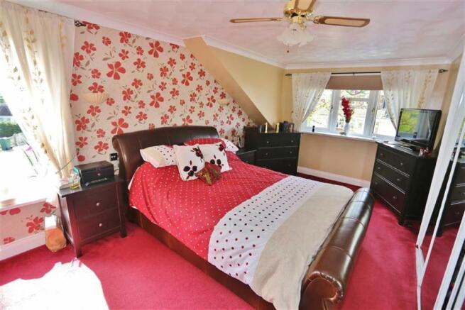 BEDROOM 1 (FRONT)