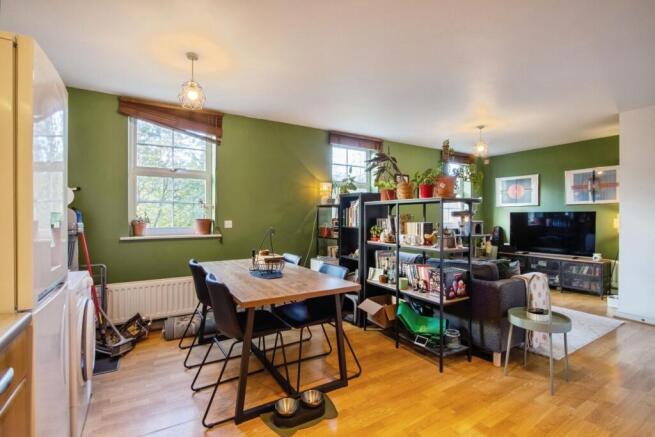 2 bed Apartment for sale Image 4