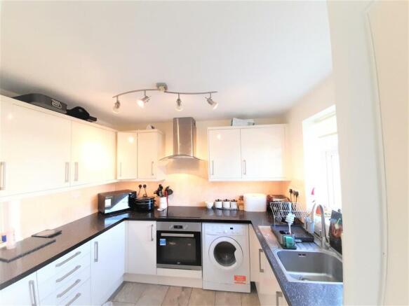 Kitchen a.jpg