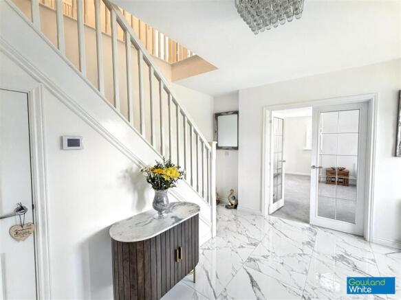 4 bed Detached for sale Image 11