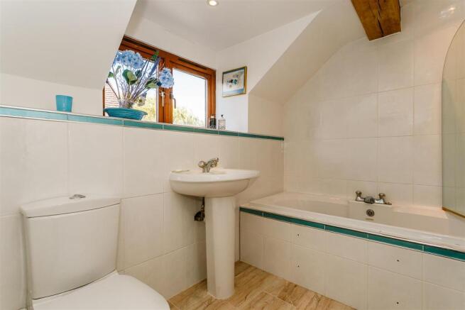 8305879-interior13.JPG