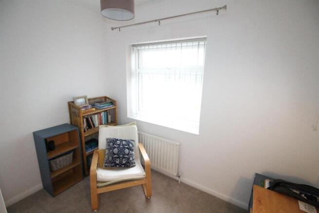 14 Pendle Cres-Bed3.JPG