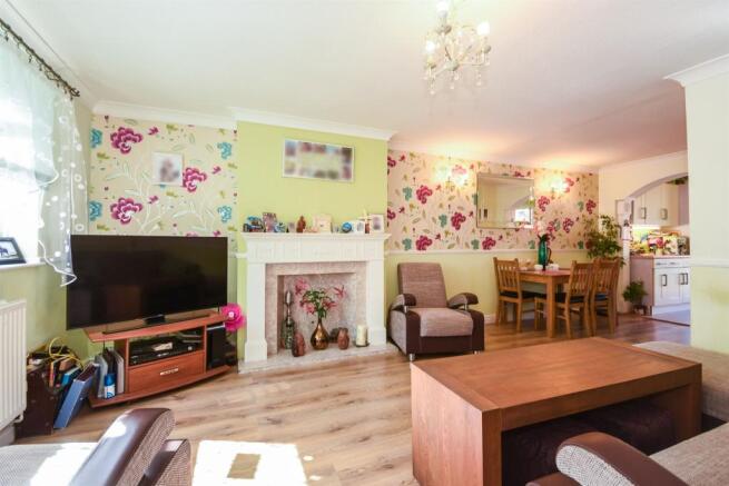 Lounge/ Dining Area