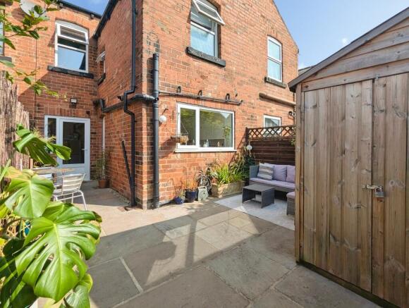 2 bed Terraced to rent Image 11