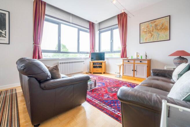 OPEN PLAN LIVING AREA