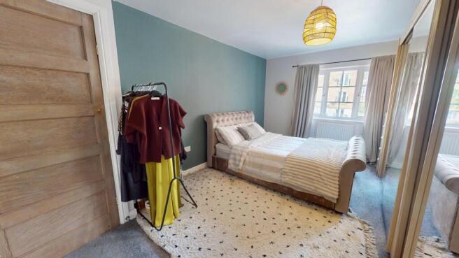 5 bed Detached for sale Image 9