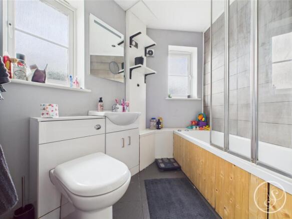 EN SUITE