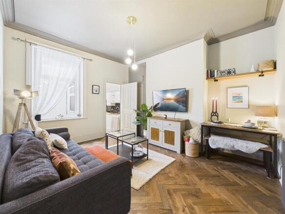 Lounge 1.jpg