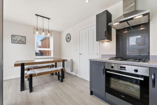 3 bed Semi-Detached for sale Image 8