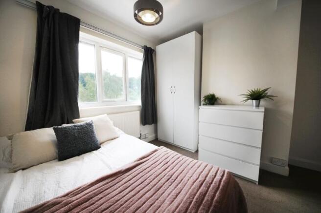 6 bed Semi-Detached to rent Image 4